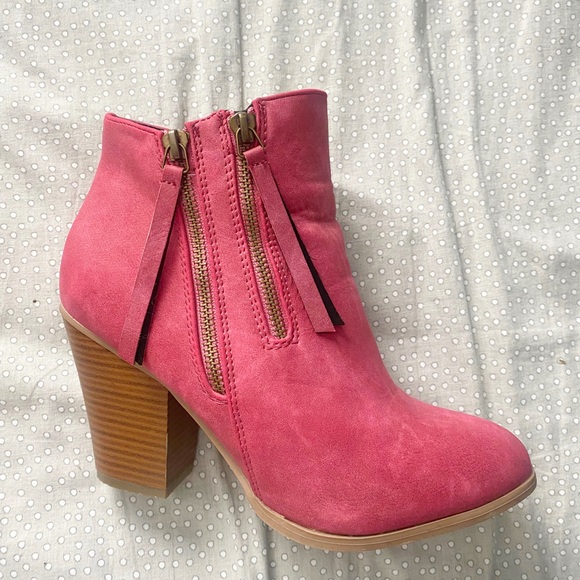 Light burgundy booties - Picture 1 of 3